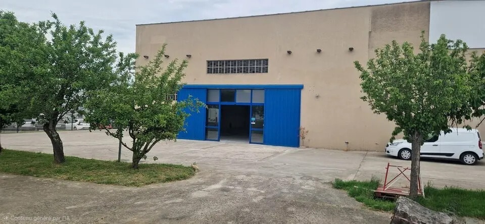 Location Local d'activités 425 m² - Photo 1