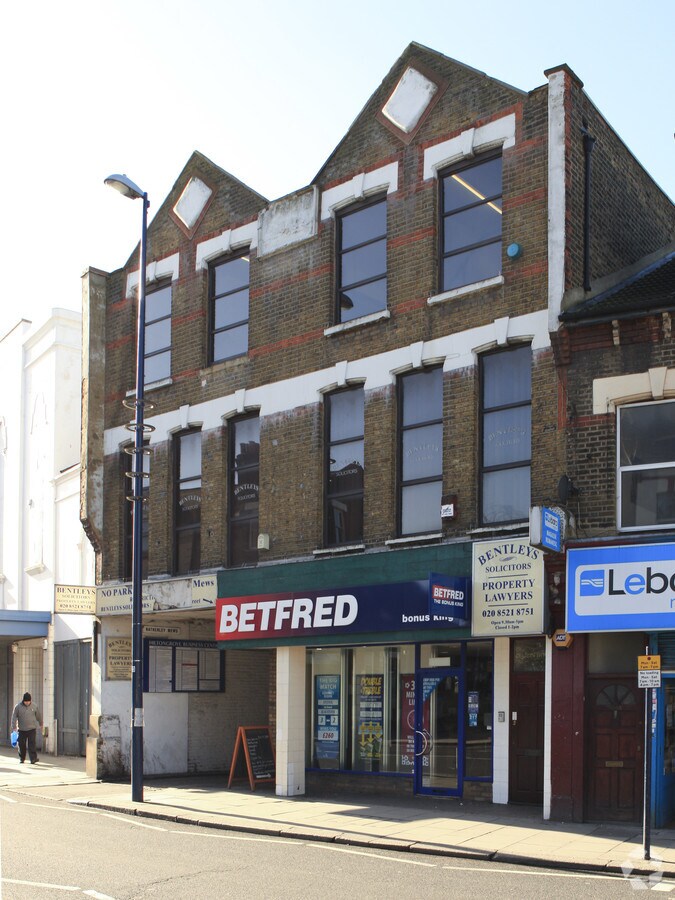 182 Hoe St, London, E17 4QH UK