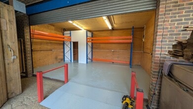 Sample Oak Ln, Chilworth to rent Interior Photo- Image 1 of 3