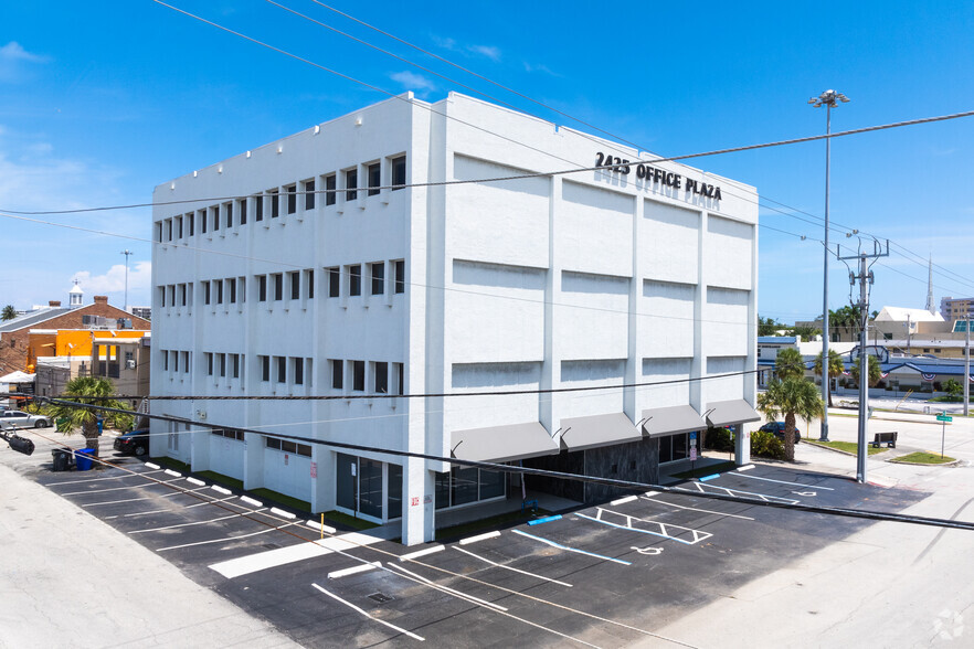 2425 E Commercial Blvd, Fort Lauderdale, FL for rent - Building Photo - Image 2 of 16