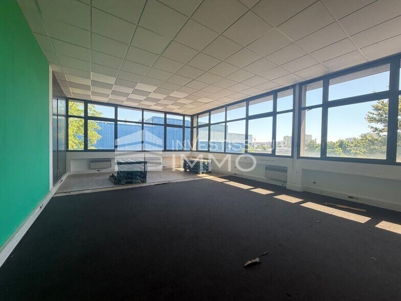 Light Industrial in Villejuif to rent - Interior Photo - Image 3 of 17