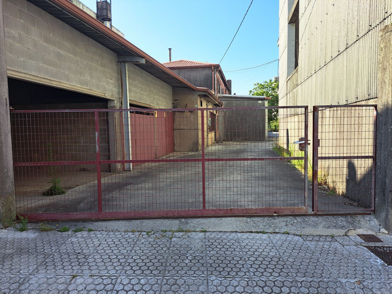 Retail in A Estrada to rent Building Photo- Image 1 of 44