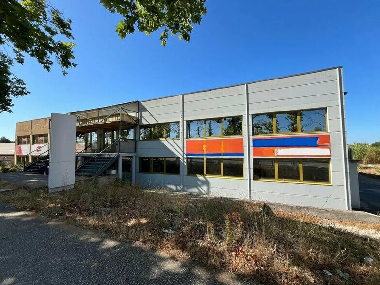 Light Industrial in Vitrolles to rent - Building Photo - Image 3 of 6