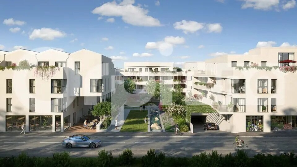 Retail in La Rochelle for sale Building Photo- Image 1 of 3