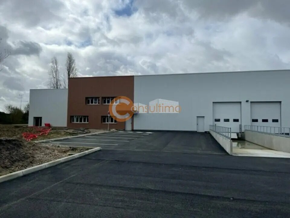 Industrial in Carbon-Blanc to rent Building Photo- Image 1 of 4