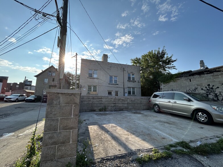 820-823 S 22nd St, Milwaukee, WI for sale - Building Photo - Image 3 of 9