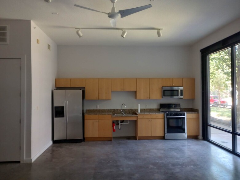 2525 S Lamar Blvd, Austin, TX for rent - Building Photo - Image 1 of 12