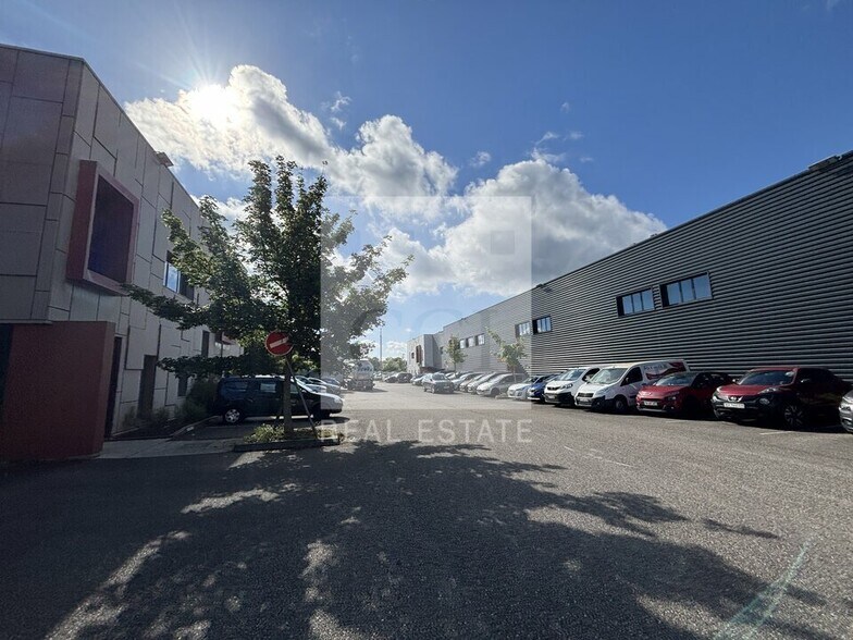 Light Industrial in Dardilly to rent - Building Photo - Image 2 of 12