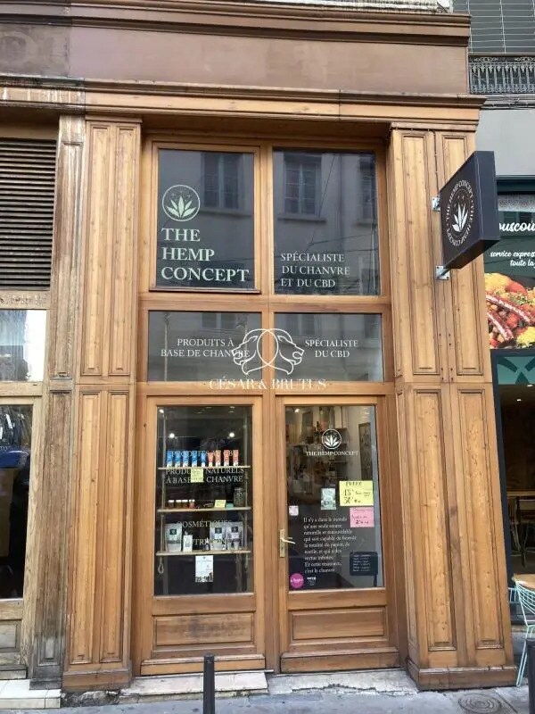 Retail in Lyon to rent Building Photo- Image 1 of 5