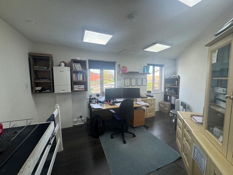 9 Downlands Para, Worthing to rent - Interior Photo - Image 3 of 5