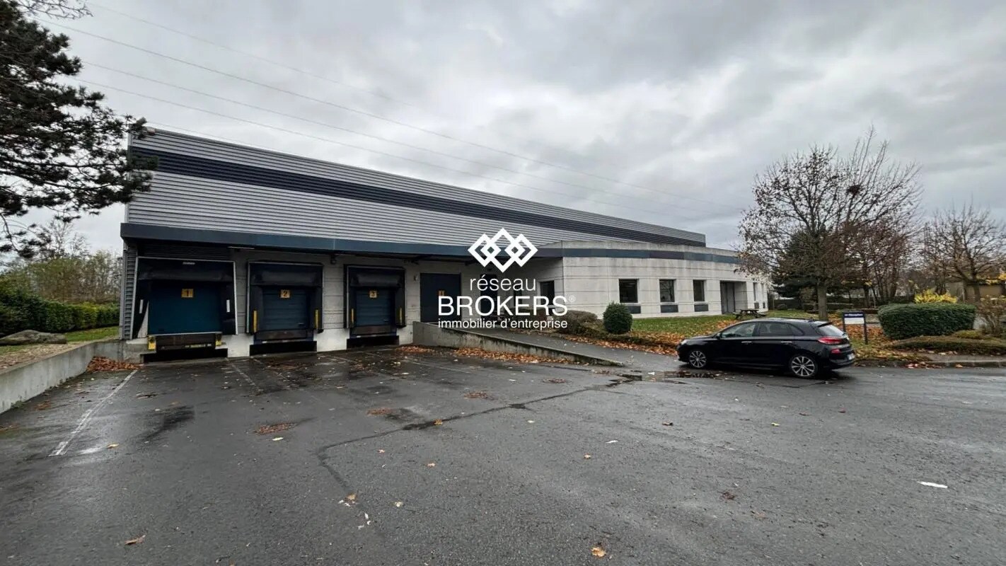 Light Industrial in Lisses to rent Building Photo- Image 1 of 3