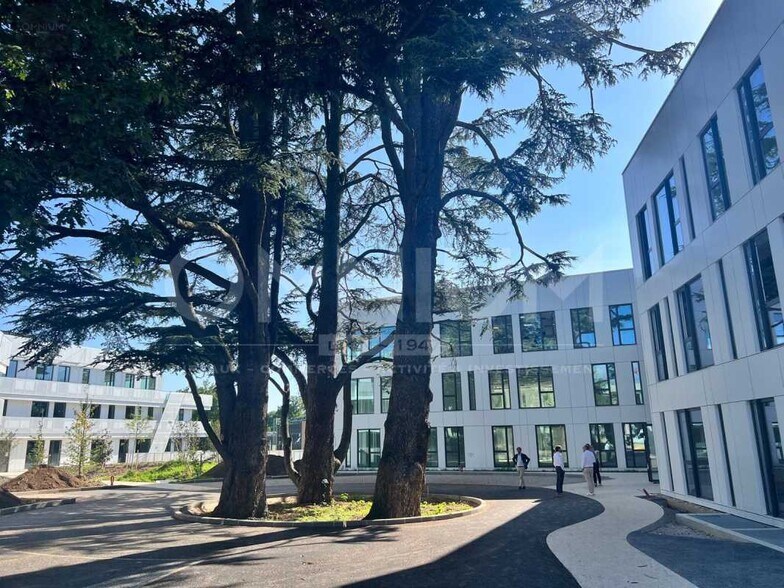 Office in Limonest for sale - Building Photo - Image 1 of 14