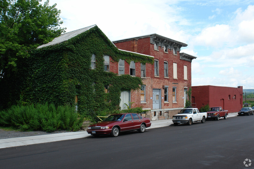 106-110 Hotel St, Utica, NY for sale - Primary Photo - Image 1 of 1