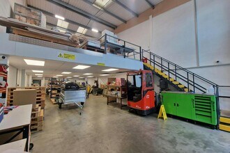 Knights Park Rd, Basingstoke to rent Interior Photo- Image 2 of 3