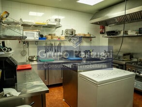Retail in Madrid, Madrid to rent Interior Photo- Image 2 of 3