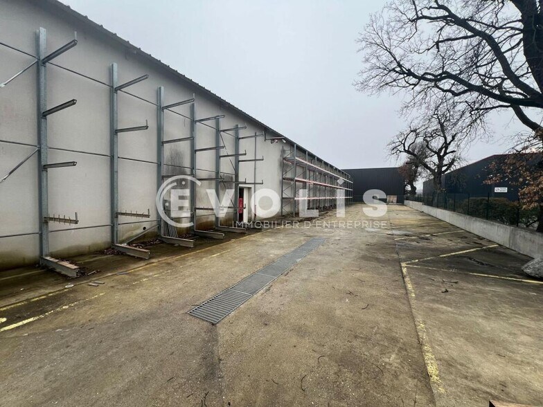 Light Industrial in Chassieu to rent - Building Photo - Image 3 of 8