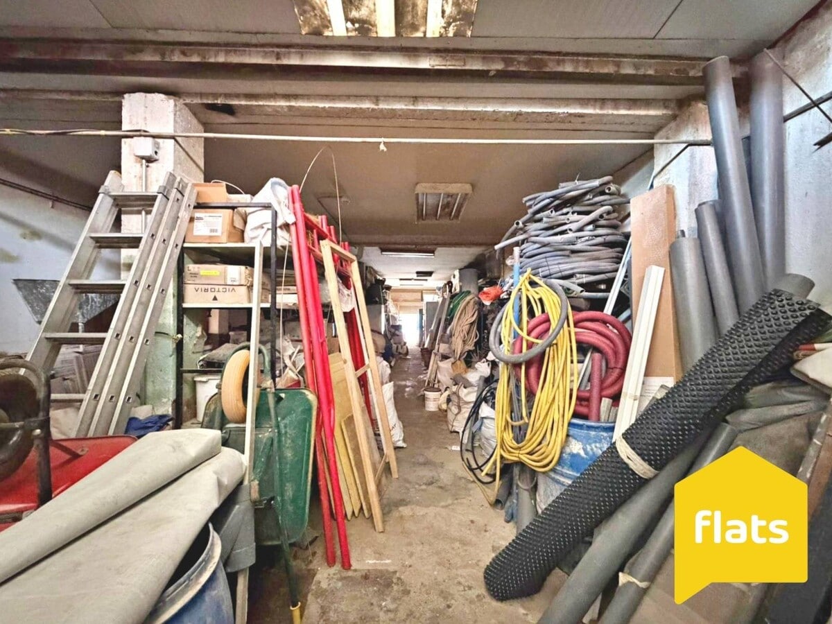 Santa Coloma de Gramenet, BAR 08921 - Unit 1 - - Interior Photo - Image 2 of 2