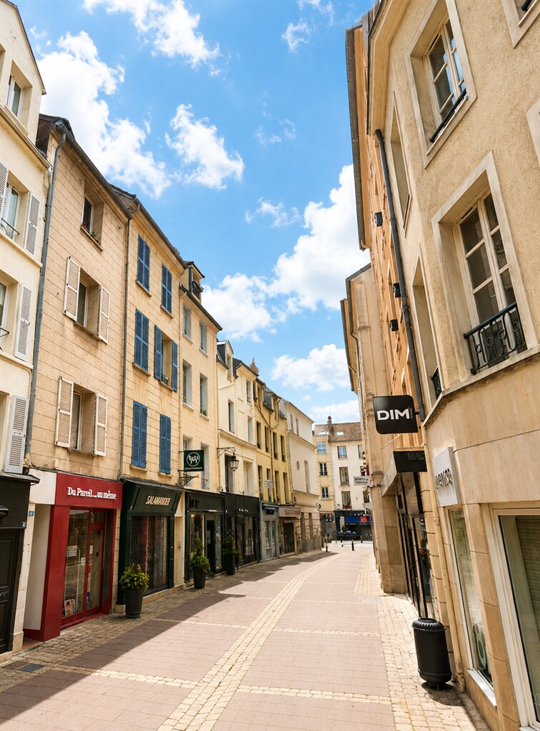 Retail in Saint-Germain-en-Laye to rent Building Photo- Image 1 of 7