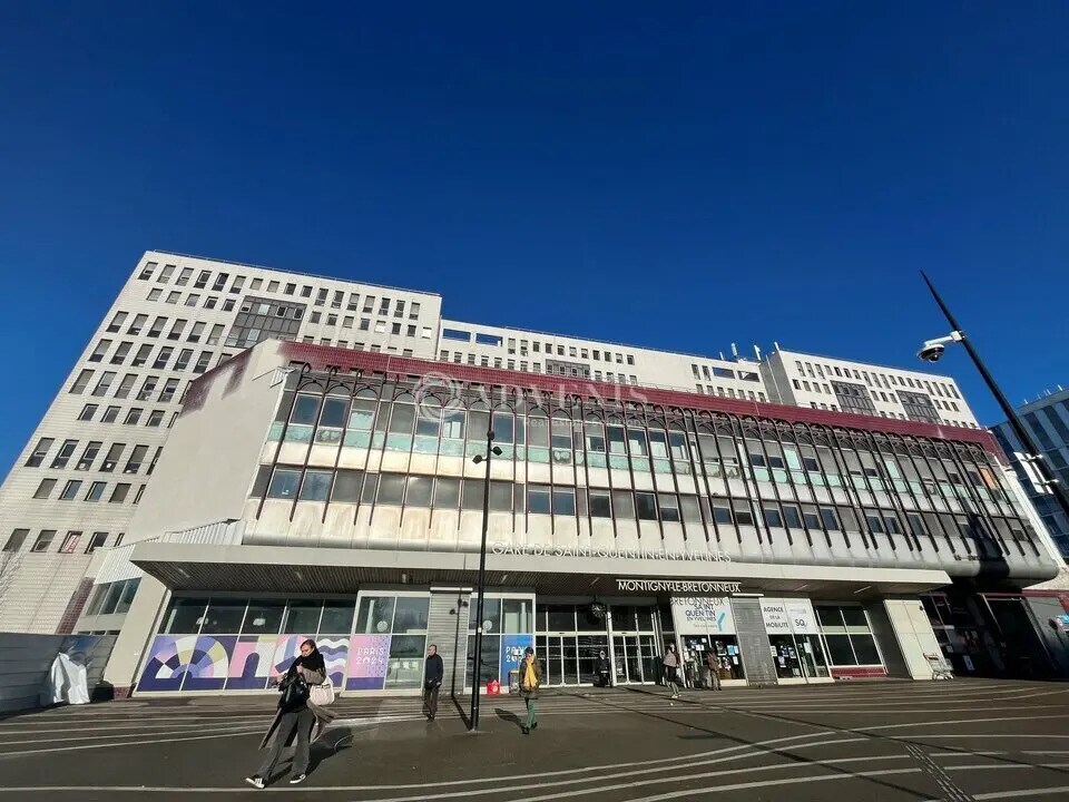 Office in Montigny-le-Bretonneux to rent Building Photo- Image 1 of 10