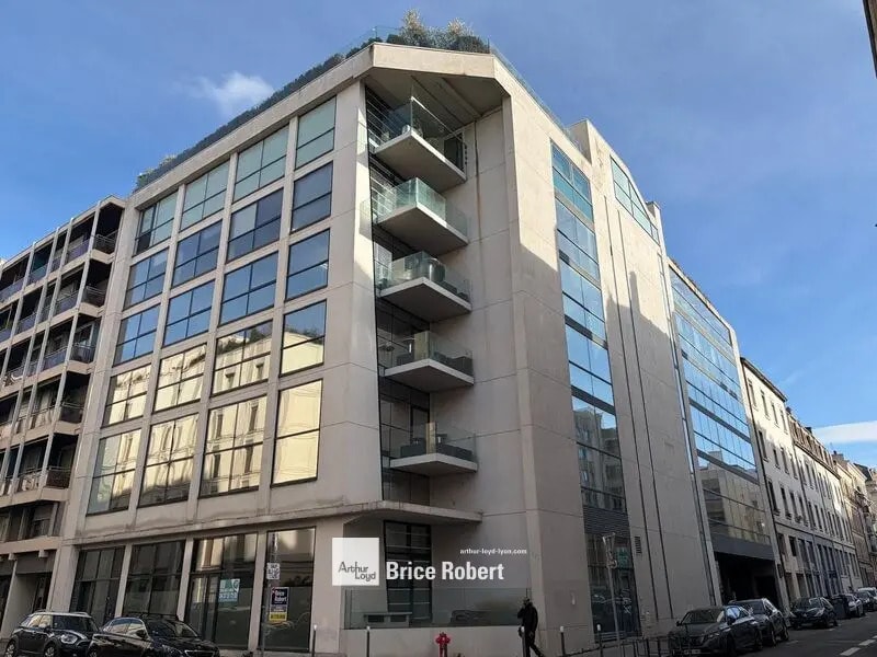 Office in Lyon to rent Building Photo- Image 1 of 23