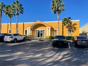 3206-3212 Parkside Center Cir, Tampa, FL for rent Building Photo- Image 1 of 17