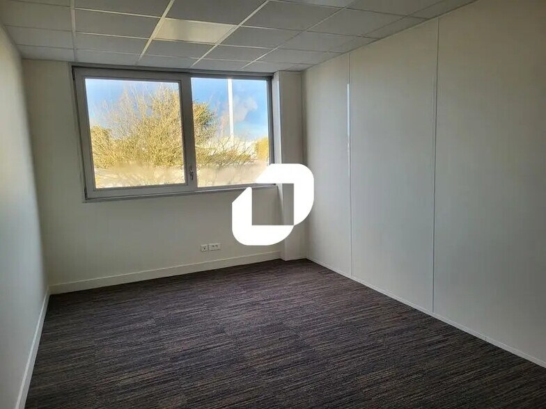 Industrial in Mérignac to rent - Interior Photo - Image 3 of 10