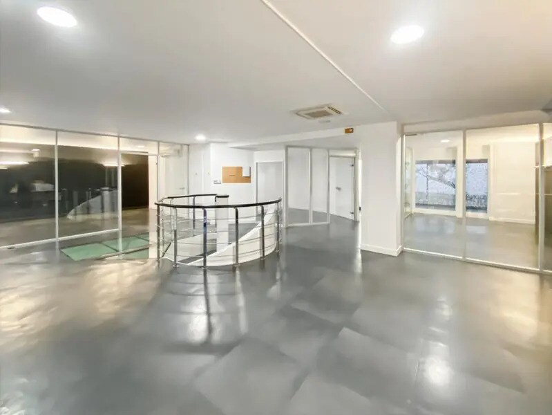 Vente Bureaux 161 m² - Photo 1