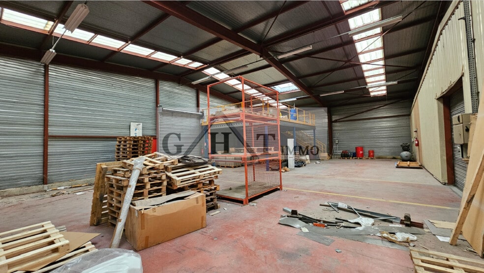 Industrial in Neuilly-en-Thelle for sale - Interior Photo - Image 2 of 6