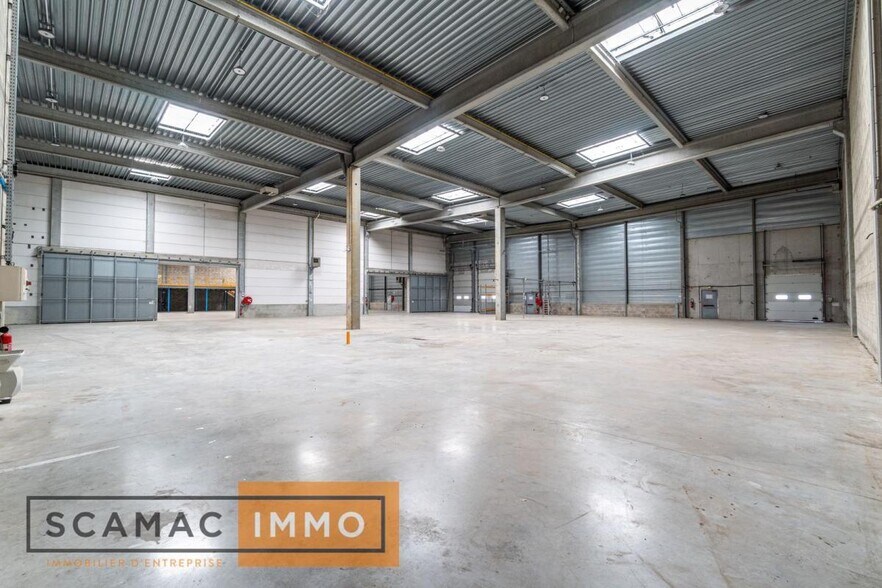 Industrial in Combs-la-Ville to rent - Interior Photo - Image 2 of 12