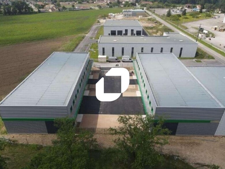Light Industrial in Tignieu-Jameyzieu to rent - Building Photo - Image 3 of 8