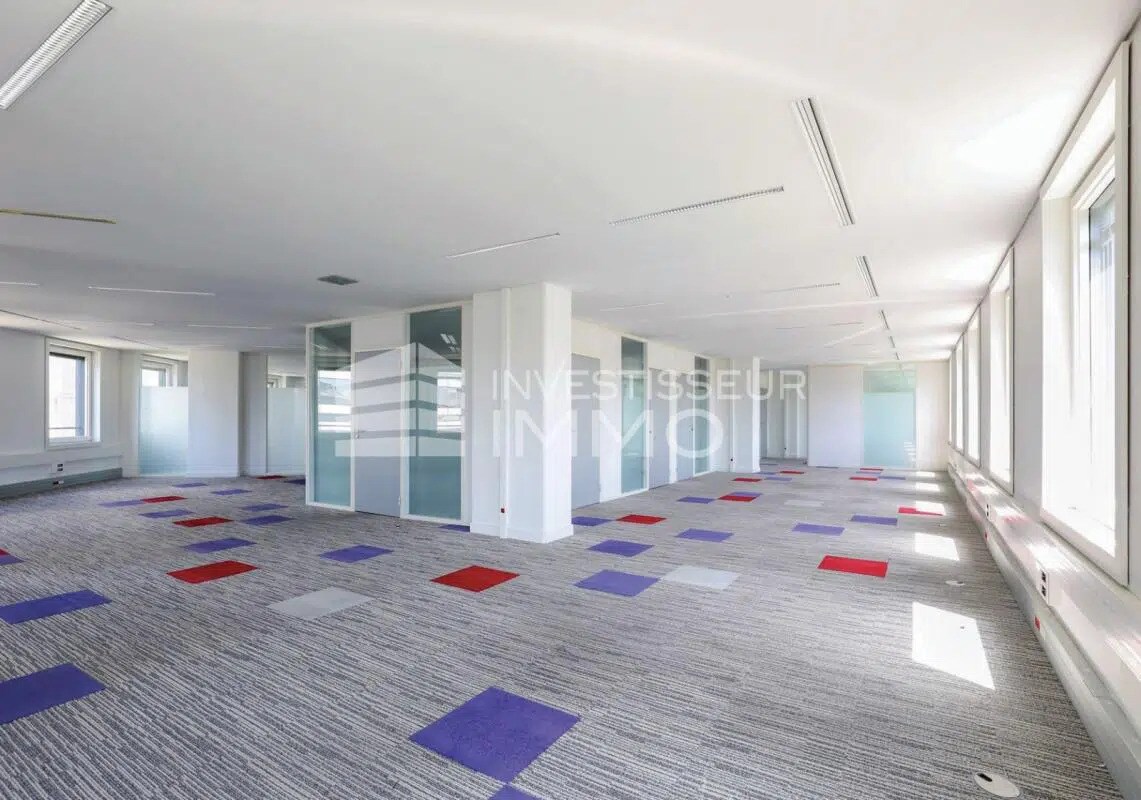 Office in Puteaux for sale Interior Photo- Image 1 of 4