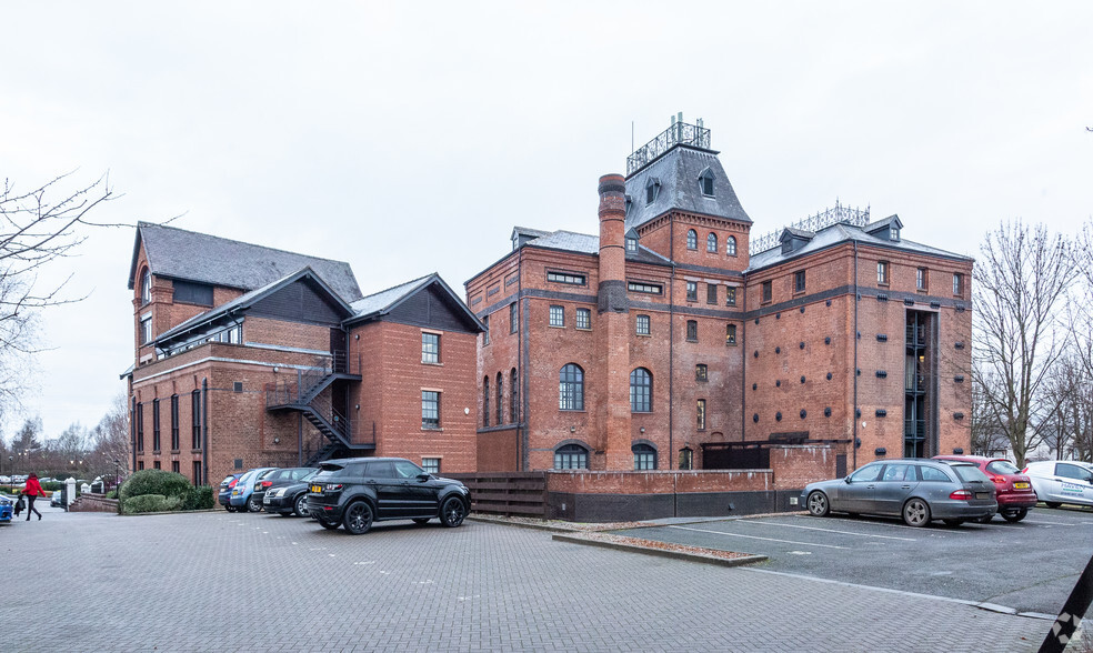 Greenalls Ave, Warrington for rent - Building Photo - Image 1 of 10