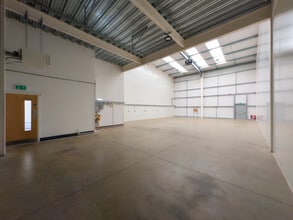 3-6 Goulds Close, Milton Keynes to rent Interior Photo- Image 2 of 4