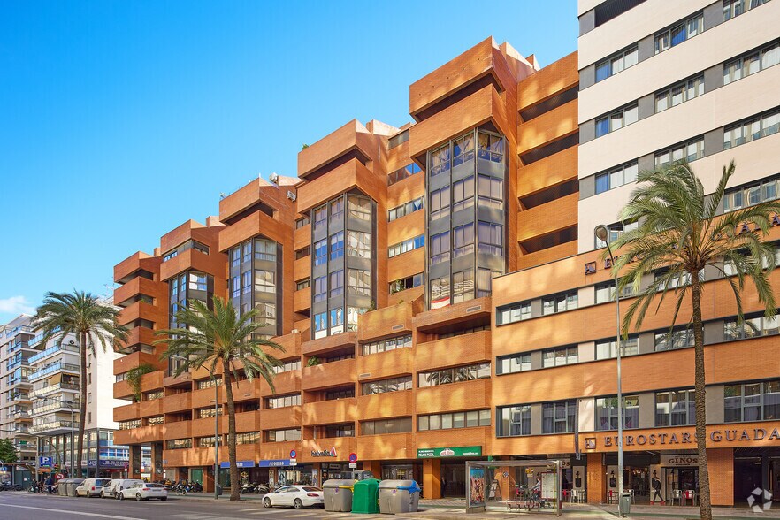 Avenida de la República Argentina, 21, Seville, Sevilla to rent - Building Photo - Image 3 of 13