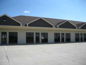 800-814 Iowa Speedway Dr, Newton, IA for sale Building Photo- Image 1 of 1