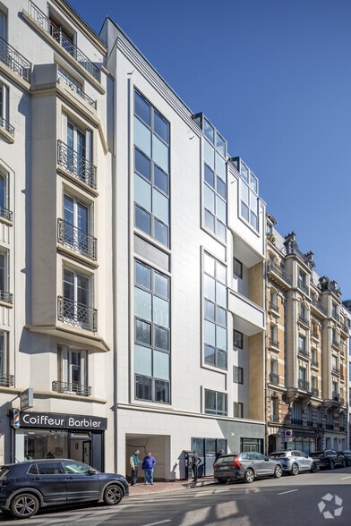 Office in Levallois-Perret to rent - Building Photo - Image 2 of 13