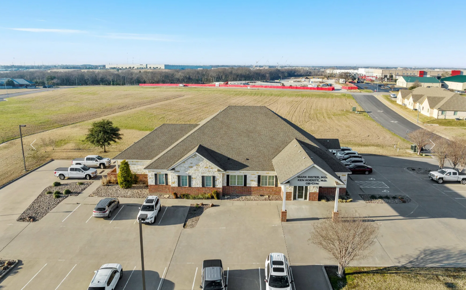 2501 Ambassador Dr, Waco, TX for sale - Building Photo - Image 2 of 20