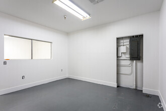 2910 E Heaton Ave, Fresno, CA for rent Interior Photo- Image 2 of 7