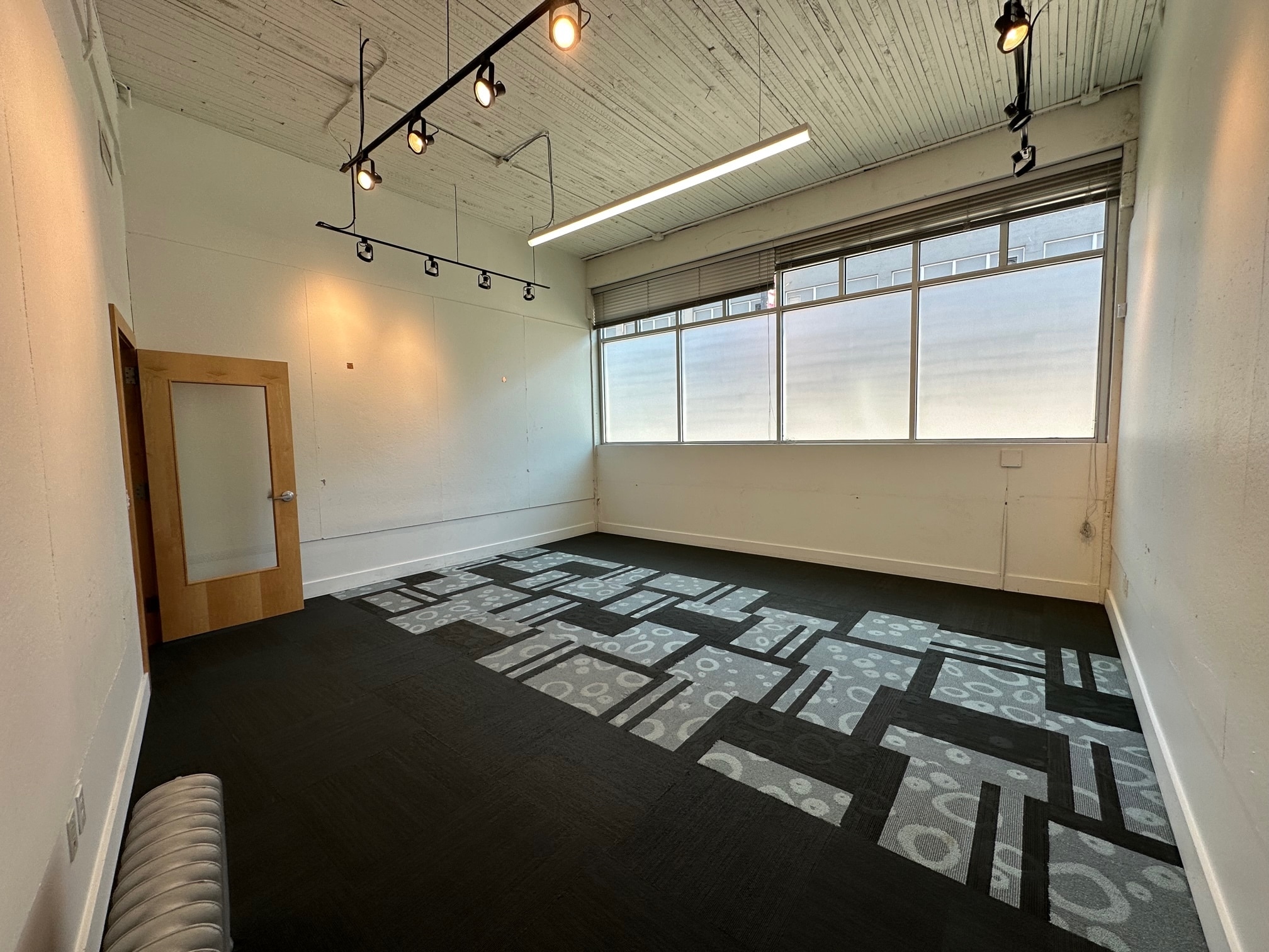 3131 Western Ave, Seattle, WA to rent Interior Photo- Image 1 of 13