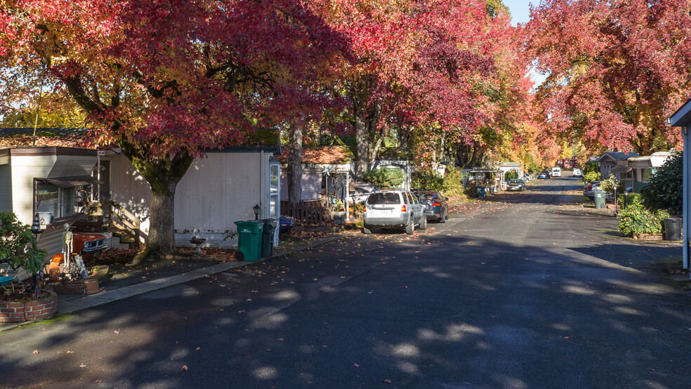 2615 SE Courtney Ave, Milwaukie, OR for sale - Building Photo - Image 2 of 9