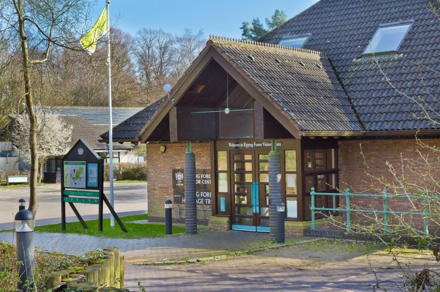 Nursery Rd, Loughton to rent - Building Photo - Image 2 of 7