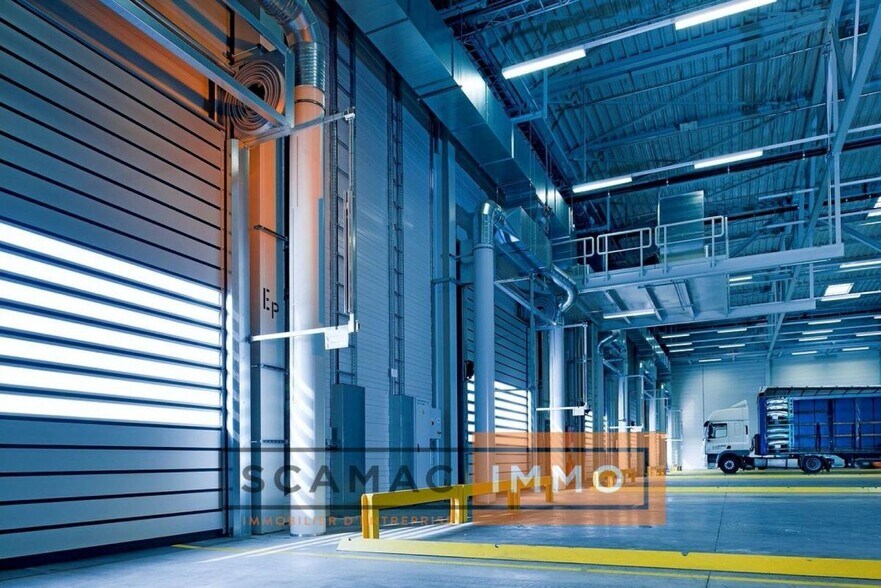 Industrial in Chelles to rent - Interior Photo - Image 2 of 2
