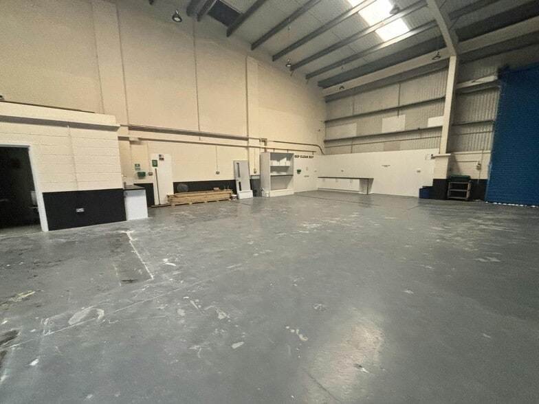 Dundas Spur, Portsmouth to rent - Building Photo - Image 2 of 12