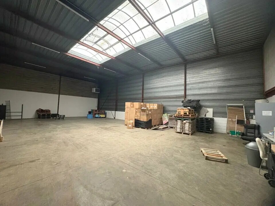 Light Industrial in Collégien to rent Building Photo- Image 1 of 6