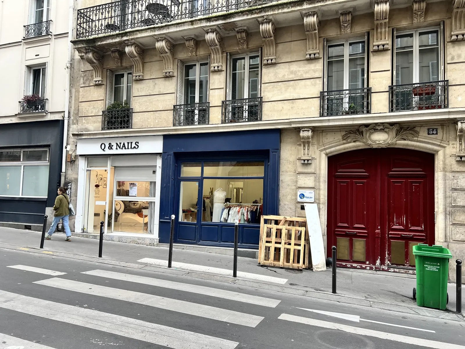 Retail in Paris for sale Building Photo- Image 1 of 4