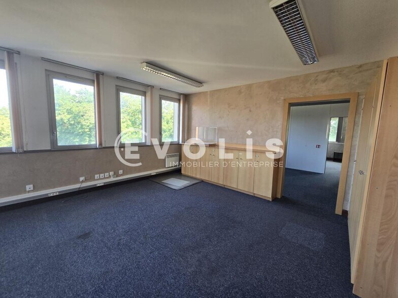 Office in Igny to rent - Interior Photo - Image 3 of 9