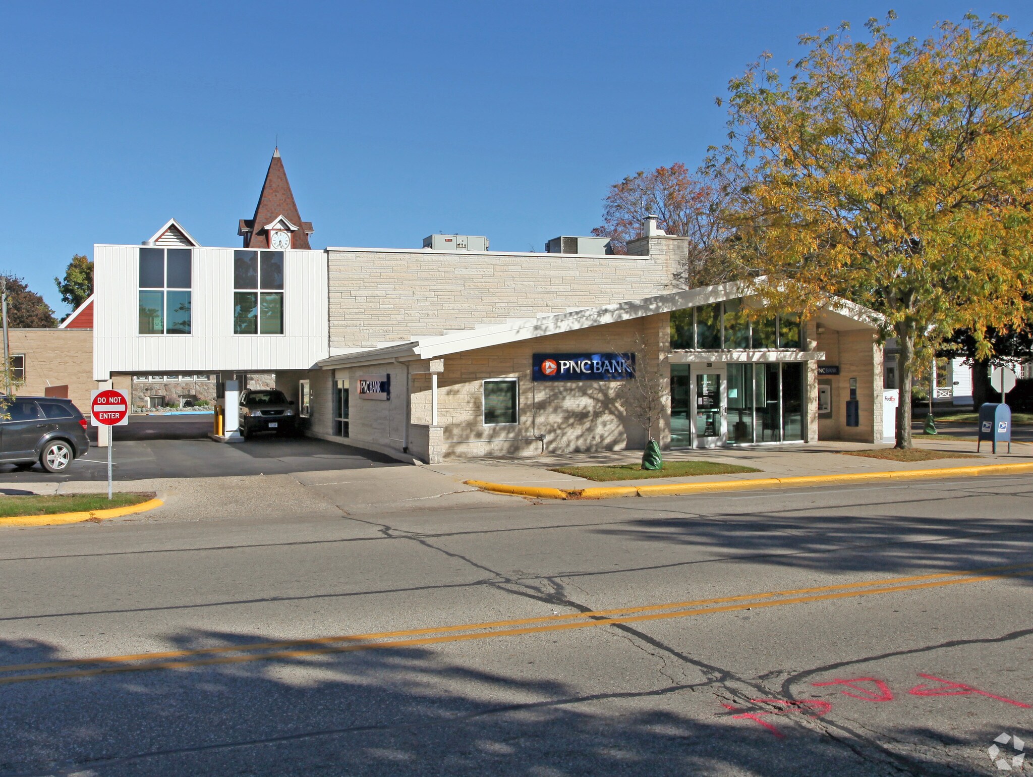 401 Broad St, Lake Geneva, WI for sale Primary Photo- Image 1 of 1