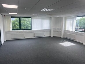 Stonehill Green, Swindon to rent Interior Photo- Image 1 of 4