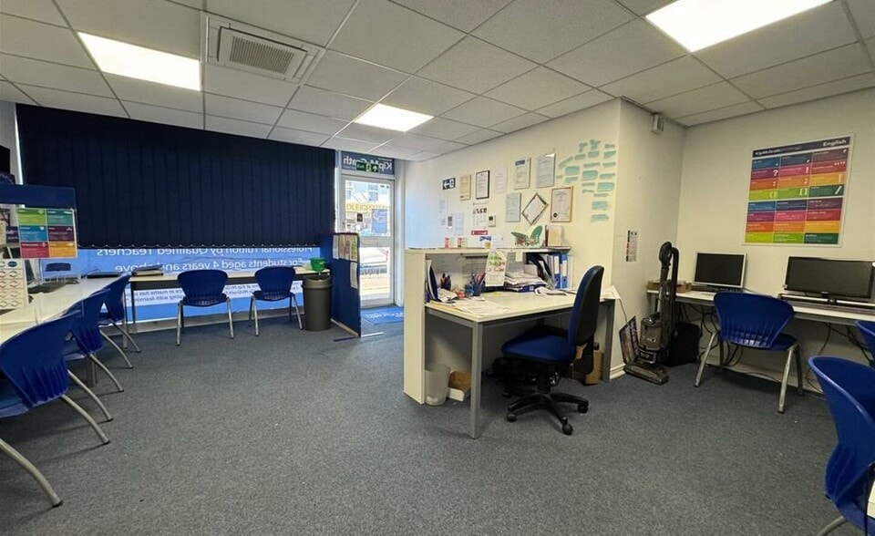 333 London Rd, Benfleet for sale - Interior Photo - Image 3 of 7