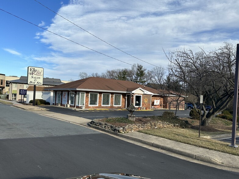 2539 Chain Bridge Rd, Vienna, VA for rent - Building Photo - Image 1 of 8